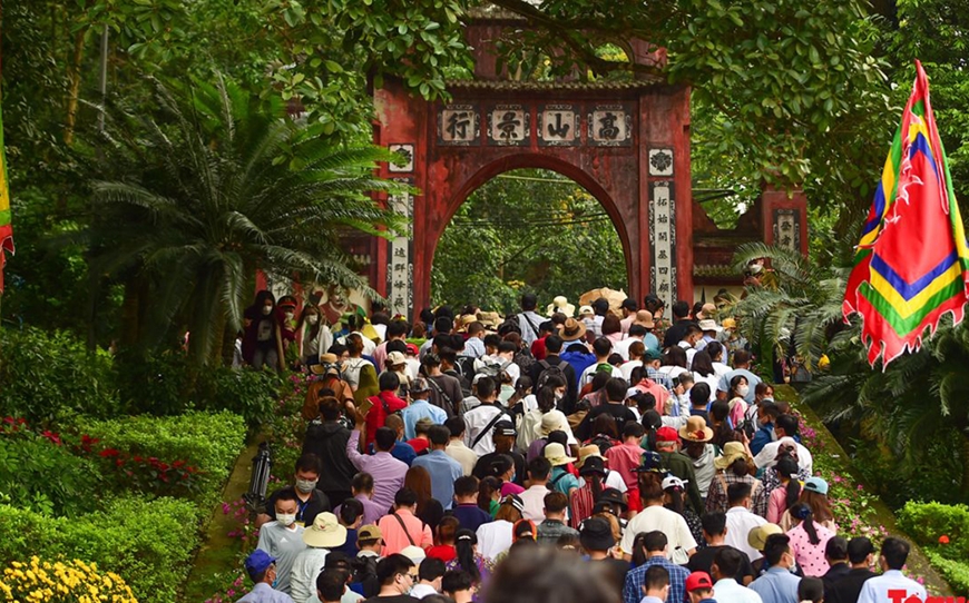 Hướng về nguồn cội - Giỗ Tổ Hùng Vương